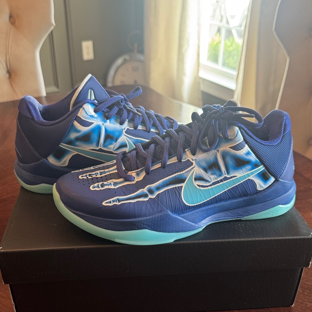 Nike Kobe XRay Basketball Sneaker